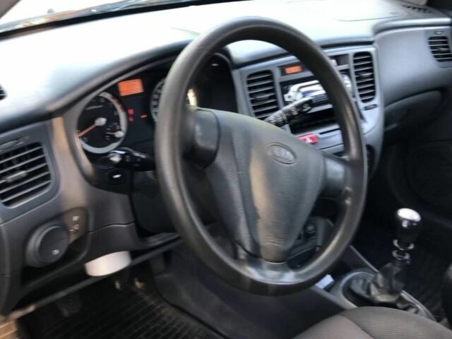 Сірий Кіа Ріо, об'ємом двигуна 0 л та пробігом 150 тис. км за 2000 $, фото 7 на Automoto.ua