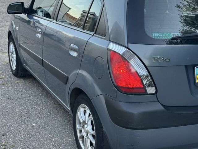 Серый Киа Рио, объемом двигателя 1.4 л и пробегом 149 тыс. км за 4898 $, фото 4 на Automoto.ua