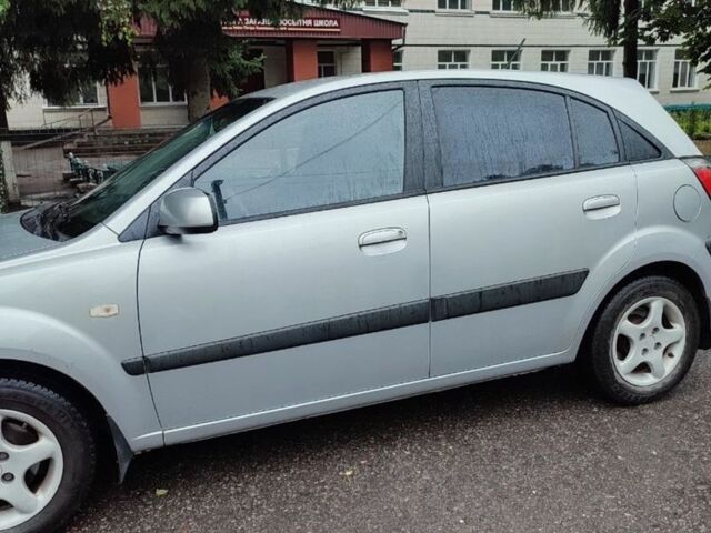 Сірий Кіа Ріо, об'ємом двигуна 1.4 л та пробігом 127 тис. км за 5177 $, фото 10 на Automoto.ua