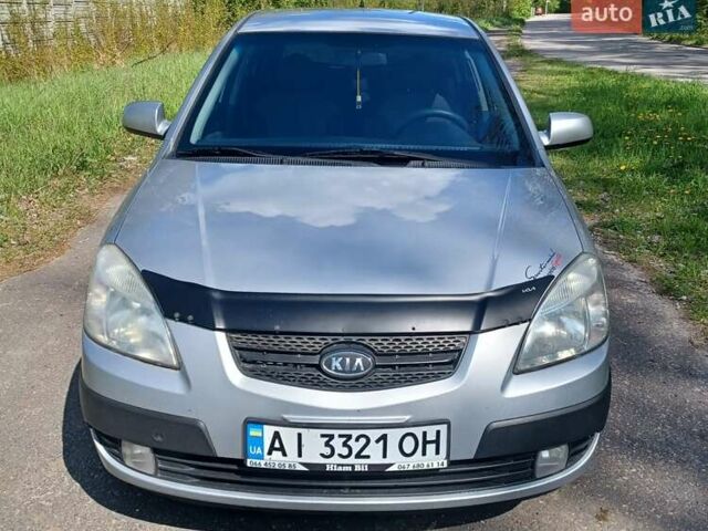Серый Киа Рио, объемом двигателя 1.4 л и пробегом 184 тыс. км за 3750 $, фото 3 на Automoto.ua