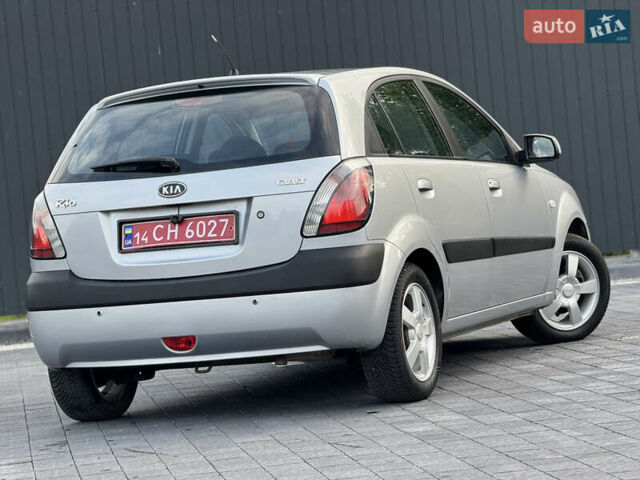 Серый Киа Рио, объемом двигателя 1.6 л и пробегом 172 тыс. км за 5600 $, фото 18 на Automoto.ua