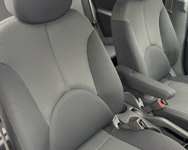Серый Киа Рио, объемом двигателя 1.6 л и пробегом 172 тыс. км за 5600 $, фото 53 на Automoto.ua
