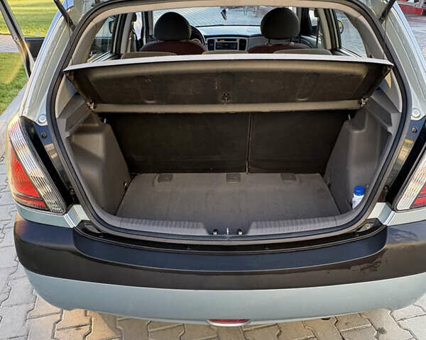 Серый Киа Рио, объемом двигателя 1.49 л и пробегом 265 тыс. км за 3900 $, фото 8 на Automoto.ua