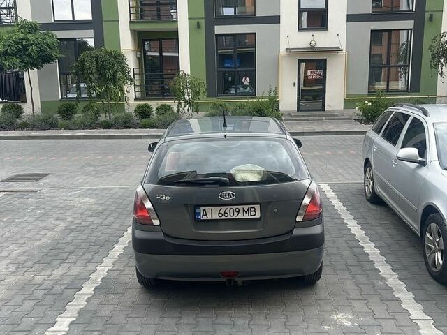 Сірий Кіа Ріо, об'ємом двигуна 1.4 л та пробігом 290 тис. км за 5006 $, фото 3 на Automoto.ua
