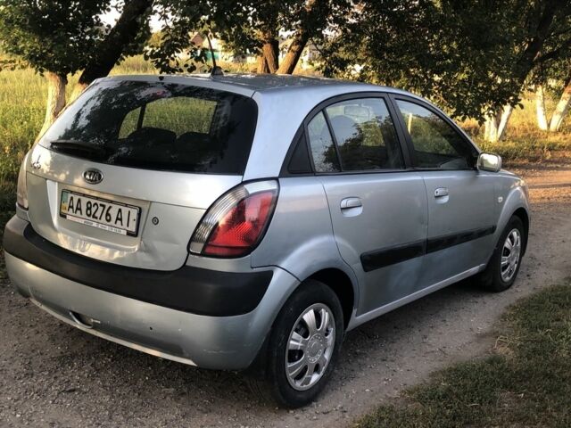 Серый Киа Рио, объемом двигателя 1.4 л и пробегом 500 тыс. км за 2500 $, фото 3 на Automoto.ua
