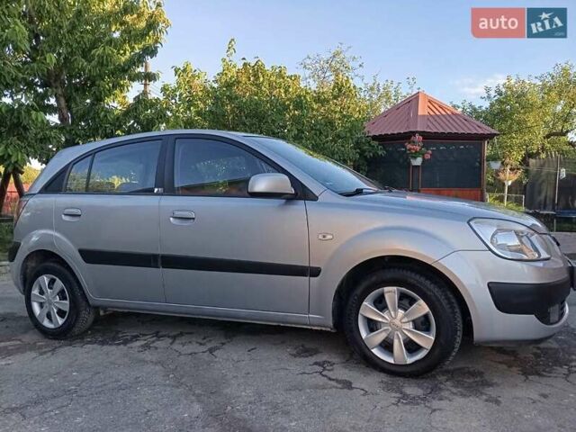Сірий Кіа Ріо, об'ємом двигуна 0 л та пробігом 127 тис. км за 4800 $, фото 4 на Automoto.ua
