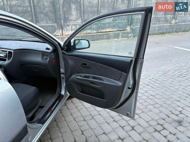 Сірий Кіа Ріо, об'ємом двигуна 1.49 л та пробігом 290 тис. км за 3450 $, фото 11 на Automoto.ua