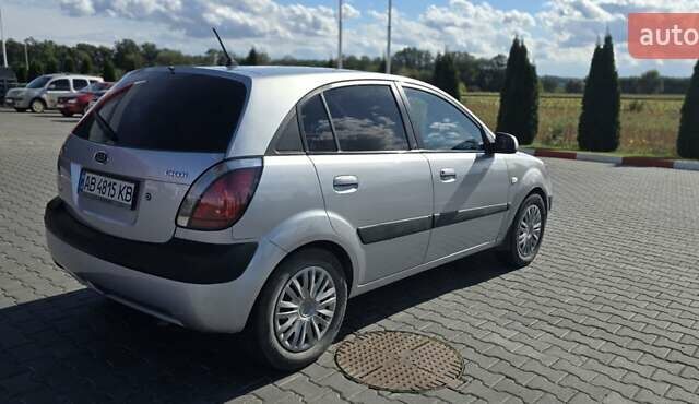 Сірий Кіа Ріо, об'ємом двигуна 1.5 л та пробігом 275 тис. км за 4100 $, фото 4 на Automoto.ua