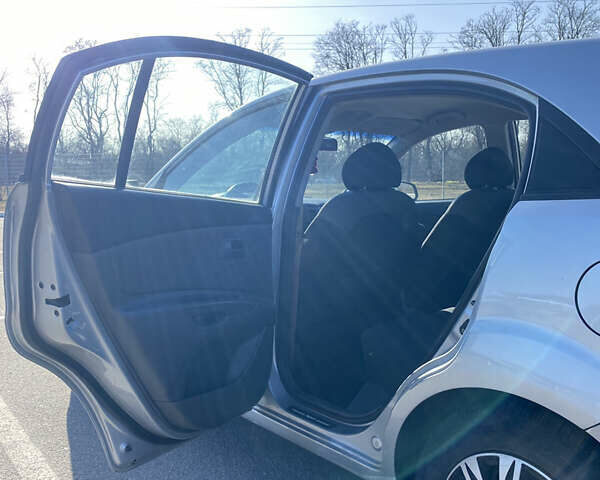 Сірий Кіа Ріо, об'ємом двигуна 1.4 л та пробігом 140 тис. км за 5100 $, фото 13 на Automoto.ua