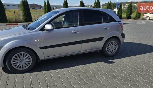 Сірий Кіа Ріо, об'ємом двигуна 1.5 л та пробігом 275 тис. км за 4100 $, фото 9 на Automoto.ua