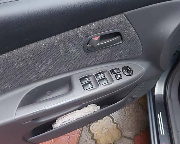 Кіа Ріо 2006 у Бобровице на Automoto.ua Сірий Кіа Ріо, об'ємом двигуна 1.4 л та пробігом 180 тис. км за 4500 $, фото 5 на Automoto.ua