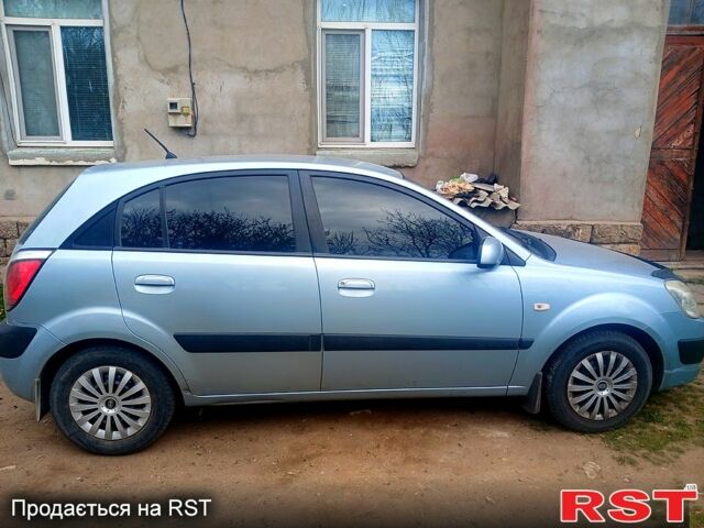 Серый Киа Рио, объемом двигателя 1.3 л и пробегом 175 тыс. км за 4499 $, фото 3 на Automoto.ua