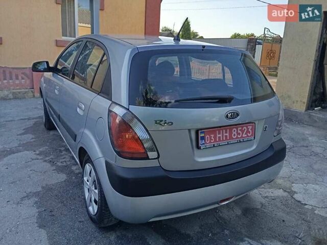 Сірий Кіа Ріо, об'ємом двигуна 0 л та пробігом 127 тис. км за 4800 $, фото 2 на Automoto.ua