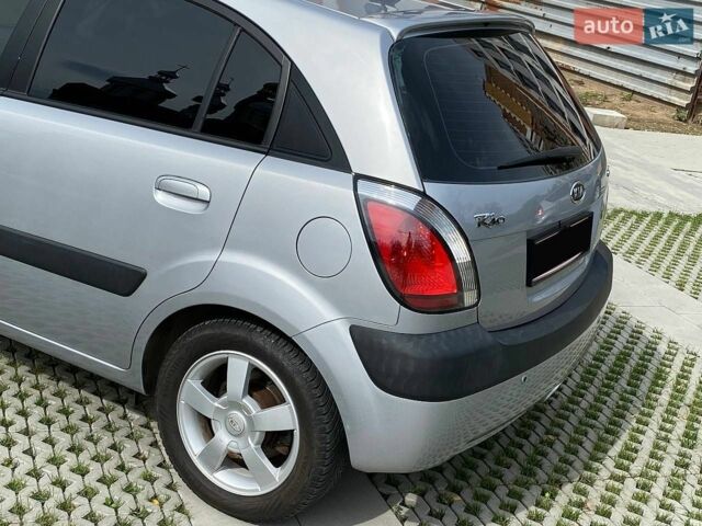 Серый Киа Рио, объемом двигателя 1.6 л и пробегом 179 тыс. км за 6499 $, фото 24 на Automoto.ua