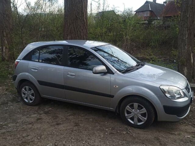 Серый Киа Рио, объемом двигателя 1.3 л и пробегом 225 тыс. км за 3500 $, фото 6 на Automoto.ua