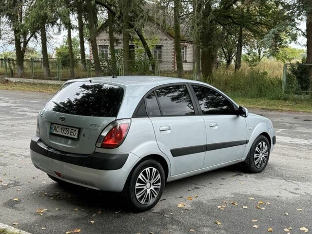 Серый Киа Рио, объемом двигателя 1.5 л и пробегом 200 тыс. км за 3293 $, фото 2 на Automoto.ua