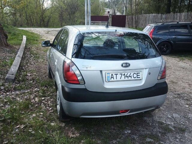 Серый Киа Рио, объемом двигателя 1.3 л и пробегом 225 тыс. км за 3500 $, фото 5 на Automoto.ua