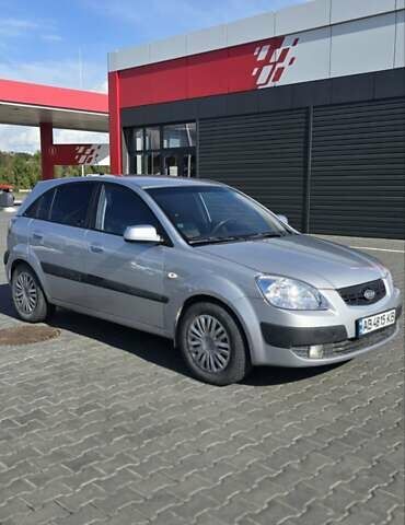 Сірий Кіа Ріо, об'ємом двигуна 1.5 л та пробігом 275 тис. км за 4100 $, фото 2 на Automoto.ua