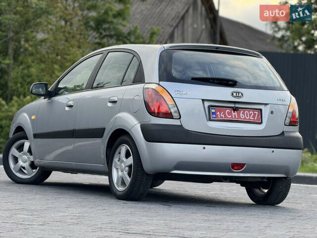 Серый Киа Рио, объемом двигателя 1.6 л и пробегом 172 тыс. км за 5600 $, фото 25 на Automoto.ua