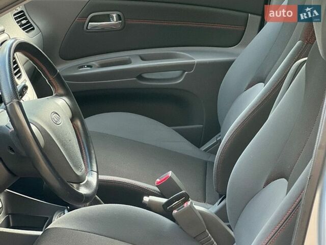 Серый Киа Рио, объемом двигателя 1.5 л и пробегом 265 тыс. км за 3999 $, фото 16 на Automoto.ua