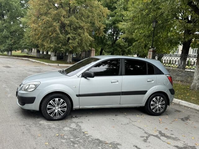 Серый Киа Рио, объемом двигателя 1.5 л и пробегом 200 тыс. км за 3293 $, фото 4 на Automoto.ua