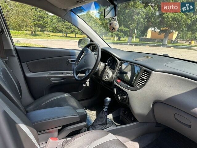 Сірий Кіа Ріо, об'ємом двигуна 1.4 л та пробігом 127 тис. км за 4800 $, фото 14 на Automoto.ua