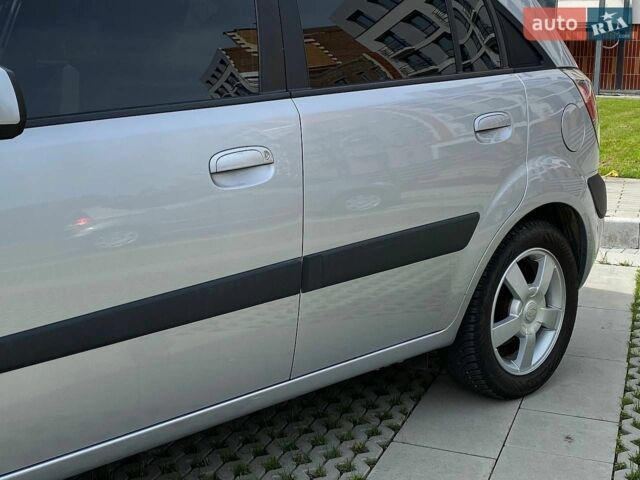 Серый Киа Рио, объемом двигателя 1.6 л и пробегом 179 тыс. км за 6499 $, фото 29 на Automoto.ua