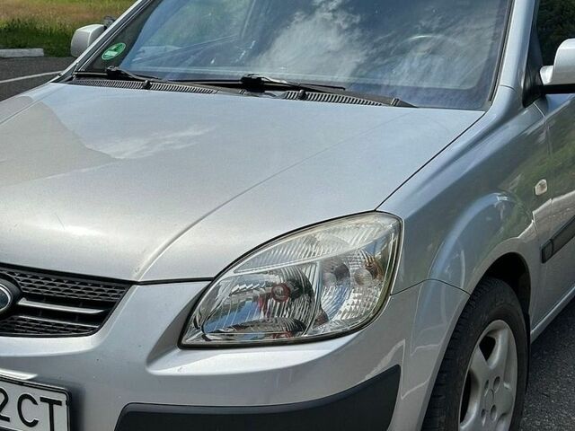 Сірий Кіа Ріо, об'ємом двигуна 1.4 л та пробігом 127 тис. км за 4800 $, фото 4 на Automoto.ua