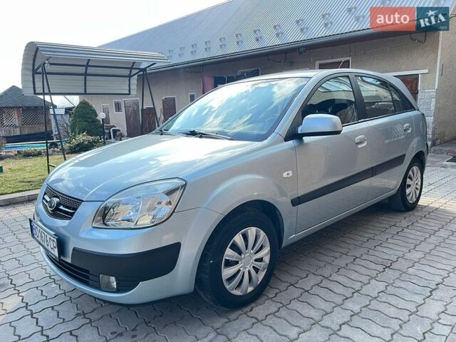 Серый Киа Рио, объемом двигателя 1.5 л и пробегом 265 тыс. км за 3999 $, фото 3 на Automoto.ua