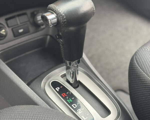 Серый Киа Рио, объемом двигателя 1.6 л и пробегом 172 тыс. км за 5600 $, фото 33 на Automoto.ua