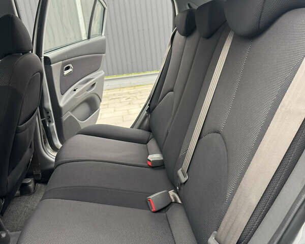 Серый Киа Рио, объемом двигателя 1.6 л и пробегом 172 тыс. км за 5600 $, фото 60 на Automoto.ua