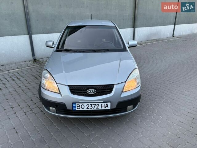 Сірий Кіа Ріо, об'ємом двигуна 1.49 л та пробігом 290 тис. км за 3450 $, фото 2 на Automoto.ua