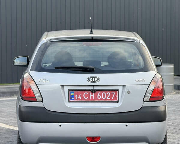 Серый Киа Рио, объемом двигателя 1.6 л и пробегом 172 тыс. км за 5600 $, фото 21 на Automoto.ua