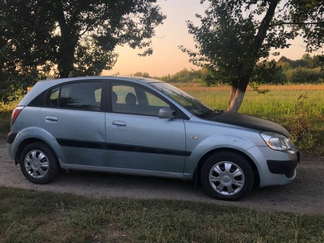 Сірий Кіа Ріо, об'ємом двигуна 0 л та пробігом 150 тис. км за 2000 $, фото 6 на Automoto.ua