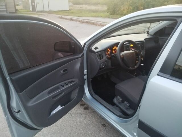 Серый Киа Рио, объемом двигателя 1.4 л и пробегом 267 тыс. км за 4600 $, фото 5 на Automoto.ua