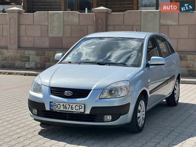 Серый Киа Рио, объемом двигателя 1.49 л и пробегом 278 тыс. км за 3999 $, фото 2 на Automoto.ua