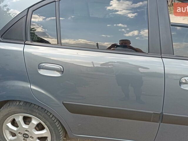 Сірий Кіа Ріо, об'ємом двигуна 1.4 л та пробігом 194 тис. км за 5850 $, фото 7 на Automoto.ua