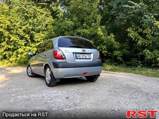 Серый Киа Рио, объемом двигателя 1.6 л и пробегом 227 тыс. км за 6100 $, фото 4 на Automoto.ua