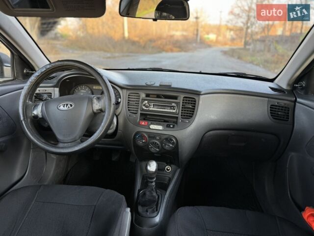 Серый Киа Рио, объемом двигателя 1.4 л и пробегом 284 тыс. км за 2699 $, фото 6 на Automoto.ua