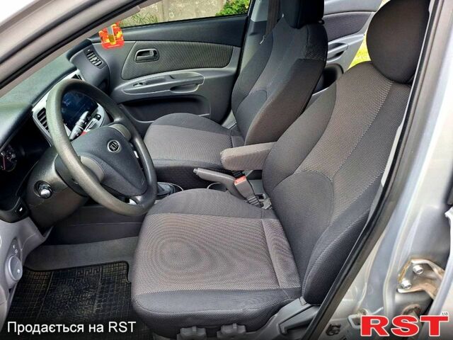 Сірий Кіа Ріо, об'ємом двигуна 1.4 л та пробігом 187 тис. км за 5600 $, фото 7 на Automoto.ua