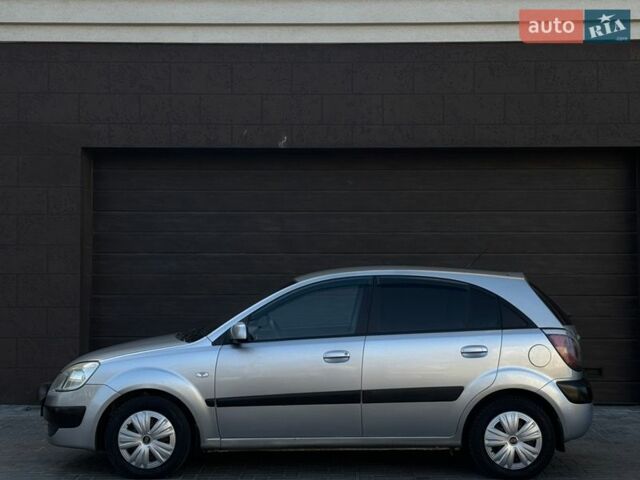 Серый Киа Рио, объемом двигателя 1.4 л и пробегом 149 тыс. км за 5699 $, фото 4 на Automoto.ua