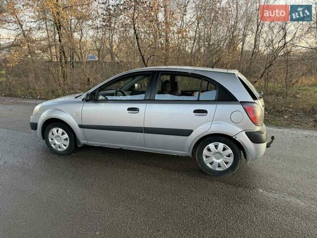 Серый Киа Рио, объемом двигателя 1.4 л и пробегом 284 тыс. км за 2699 $, фото 4 на Automoto.ua