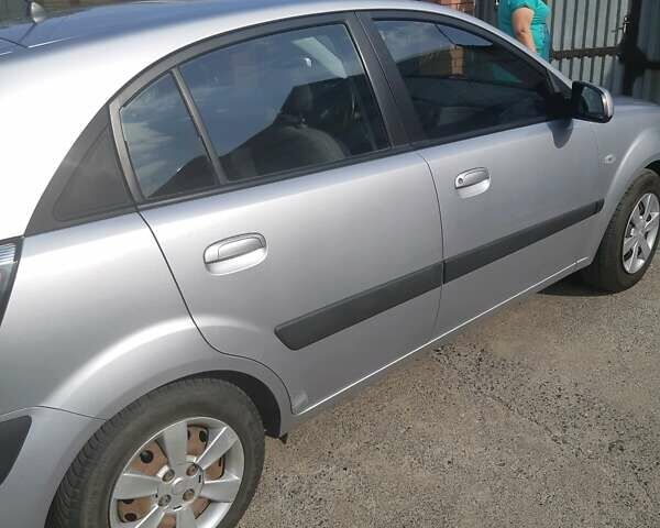 Серый Киа Рио, объемом двигателя 1.4 л и пробегом 166 тыс. км за 6000 $, фото 5 на Automoto.ua