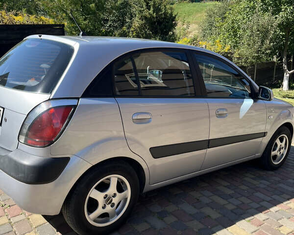 Киа Рио 2007 в Ровно на Automoto.ua Серый Киа Рио, объемом двигателя 1.4 л и пробегом 150 тыс. км за 4950 $, фото 3 на Automoto.ua