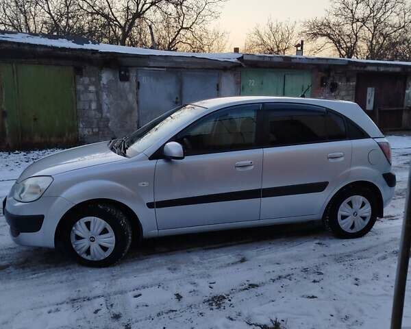 Серый Киа Рио, объемом двигателя 1.4 л и пробегом 146 тыс. км за 5500 $, фото 27 на Automoto.ua