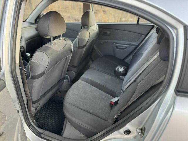 Серый Киа Рио, объемом двигателя 1.4 л и пробегом 400 тыс. км за 2700 $, фото 7 на Automoto.ua