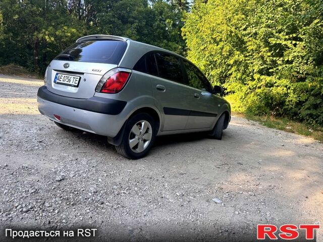 Серый Киа Рио, объемом двигателя 1.6 л и пробегом 227 тыс. км за 6100 $, фото 3 на Automoto.ua