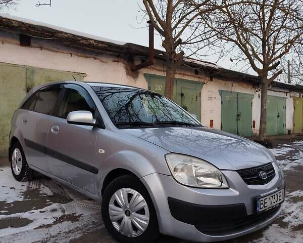 Серый Киа Рио, объемом двигателя 1.4 л и пробегом 146 тыс. км за 5500 $, фото 4 на Automoto.ua