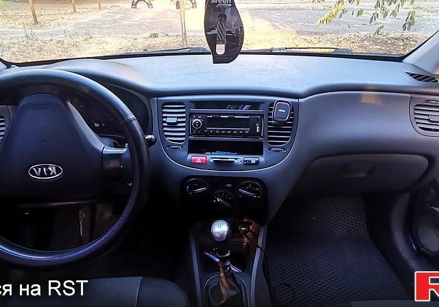 Сірий Кіа Ріо, об'ємом двигуна 1.4 л та пробігом 205 тис. км за 4000 $, фото 7 на Automoto.ua