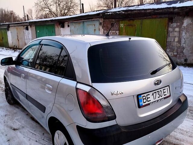 Серый Киа Рио, объемом двигателя 1.4 л и пробегом 1470 тыс. км за 5500 $, фото 2 на Automoto.ua